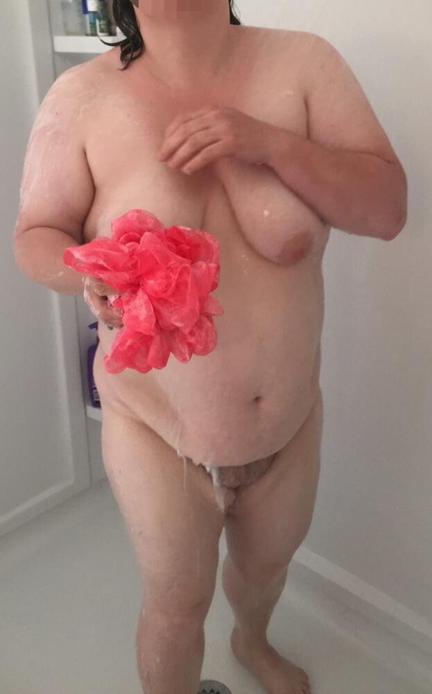 BBW Wife Jennifer Showering