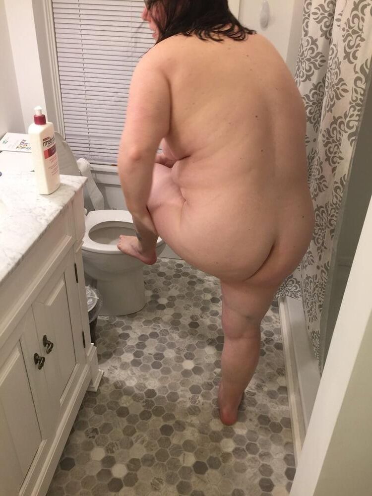 BBW Wife Jennifer Showering