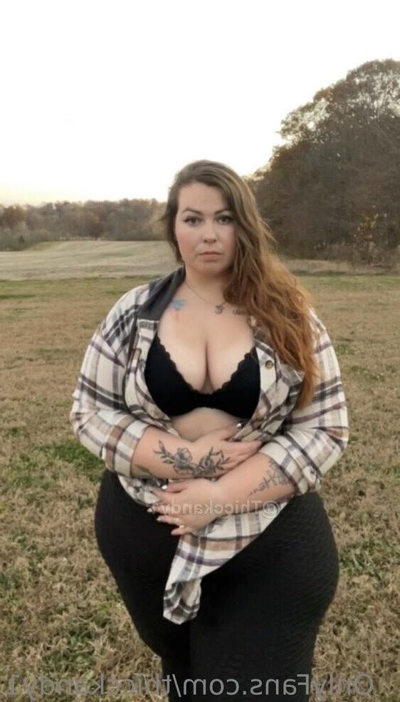 Bella énorme cul gros seins beauté bbw tik toker girl mixte hot pho