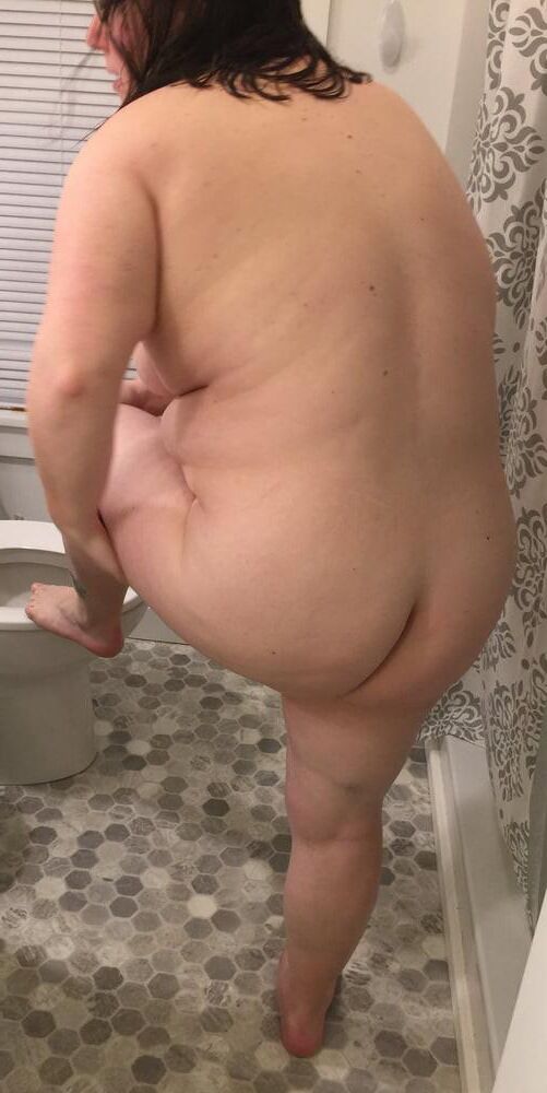 BBW Wife Jennifer Showering