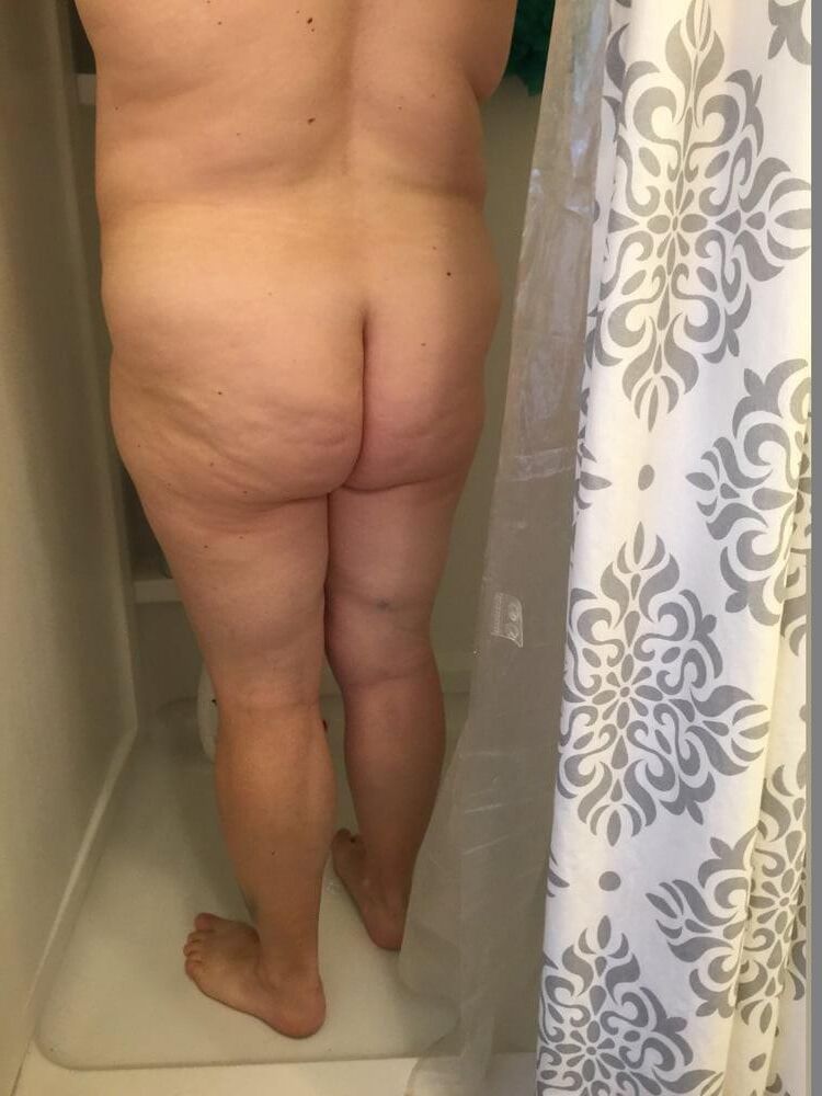 BBW Wife Jennifer Showering