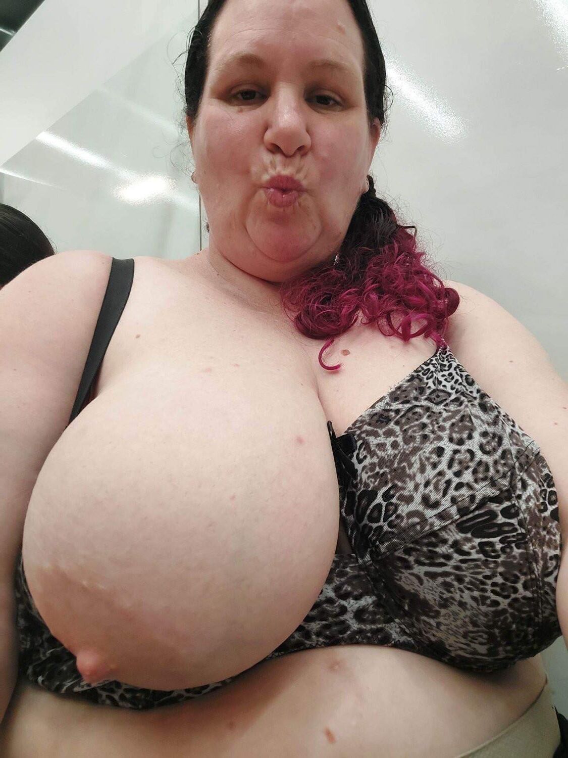 Kiwi Slut Monster Tits