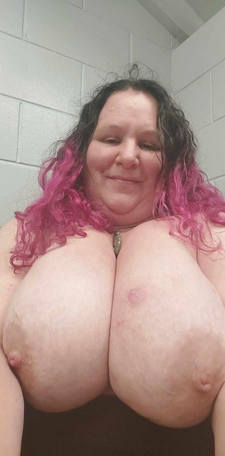 Kiwi Slut Monster Tits