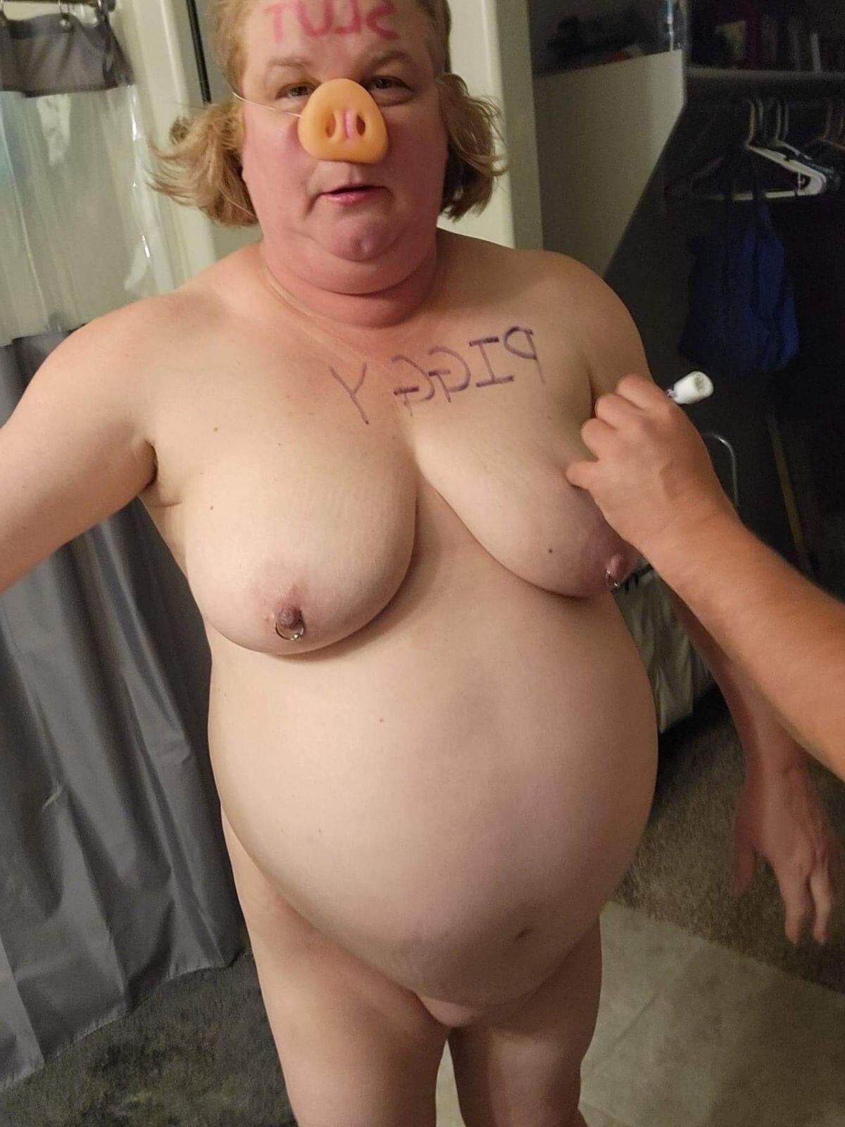 Sexy Exposed Pig Jody LG from the USA