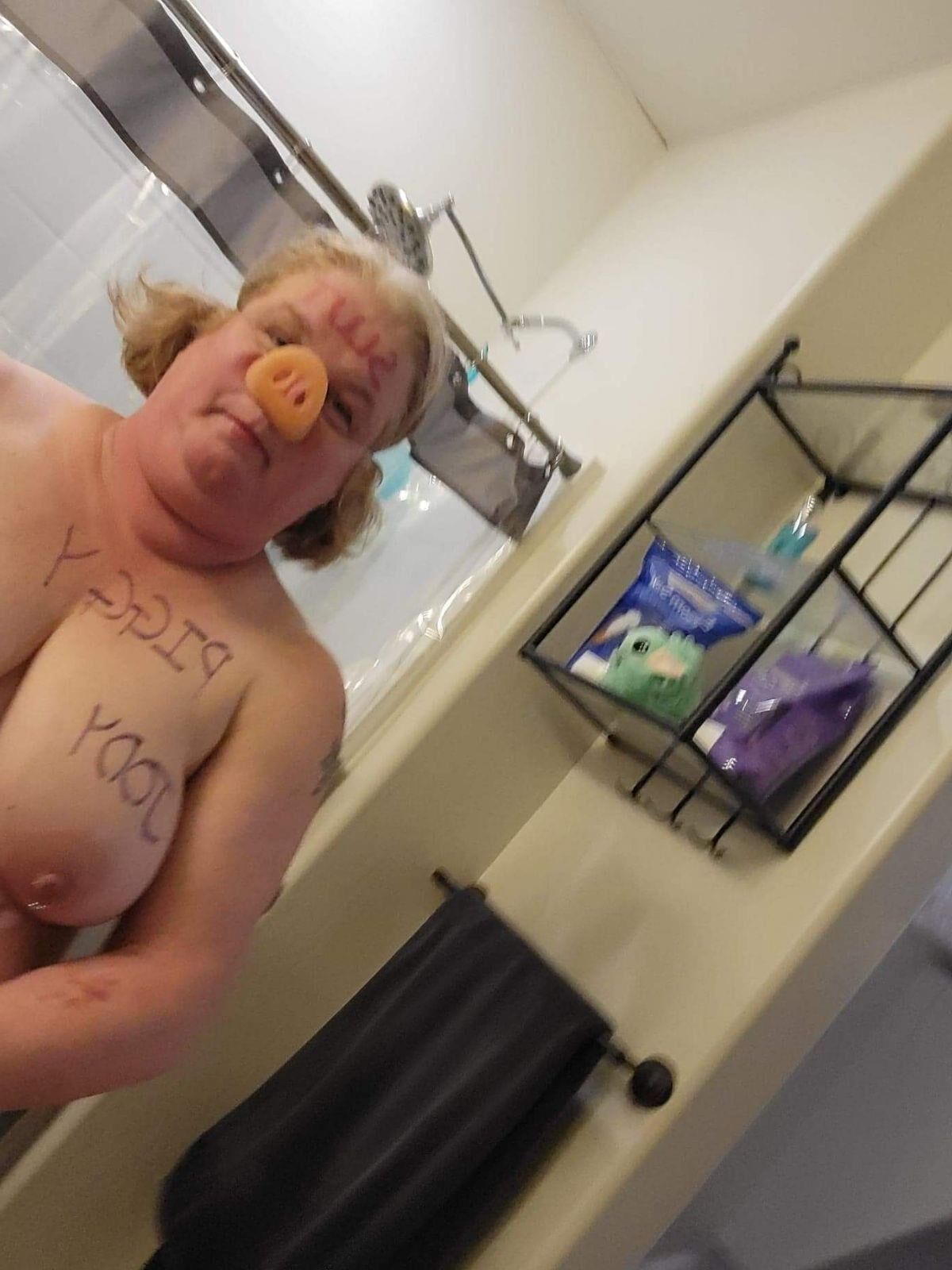 Sexy Exposed Pig Jody LG from the USA