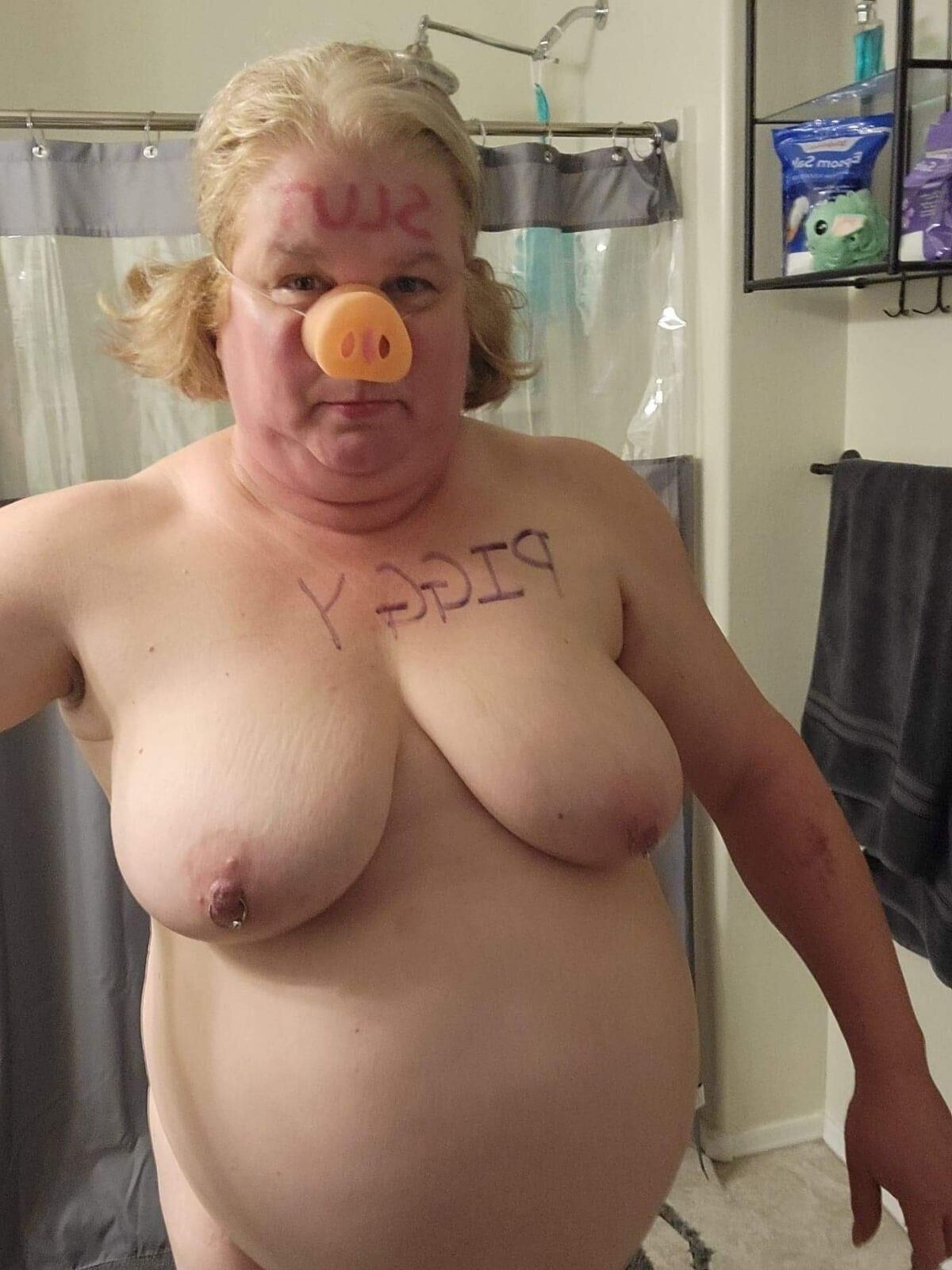 Sexy Exposed Pig Jody LG from the USA