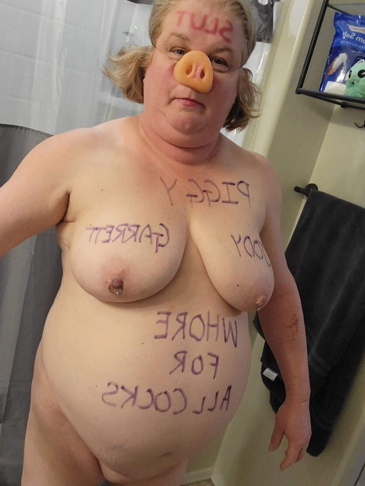 Sexy Exposed Pig Jody LG from the USA