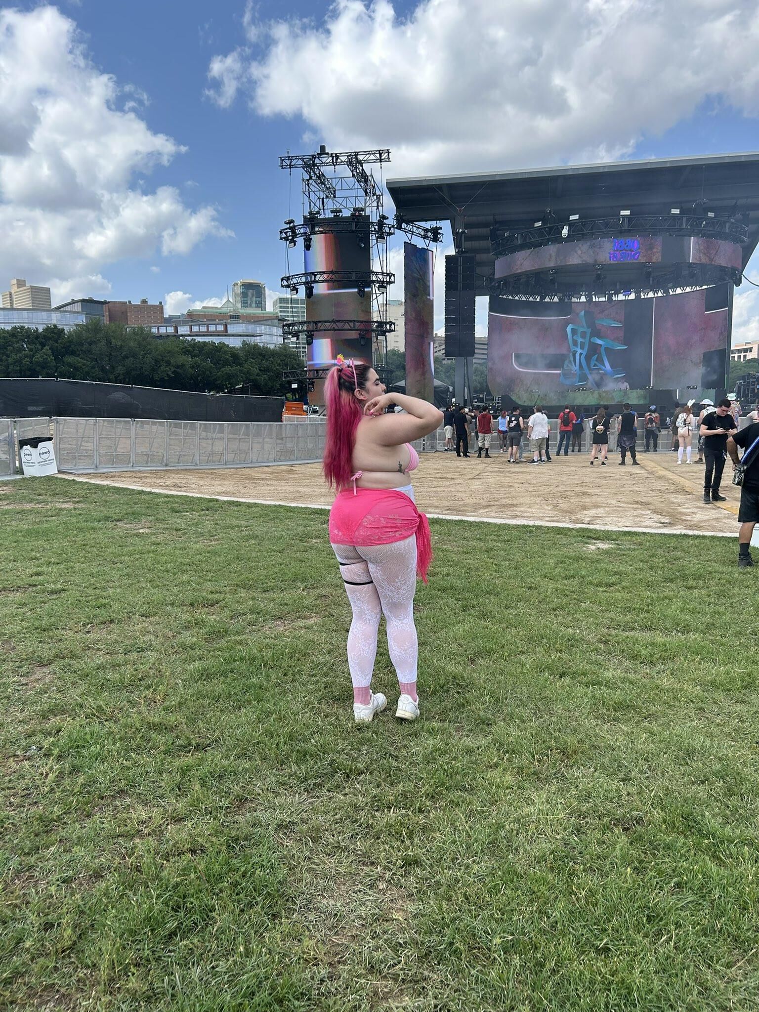 ダニの巨大なおっぱい大きなお尻ビューティーbbwラテンガールミックスホットショット