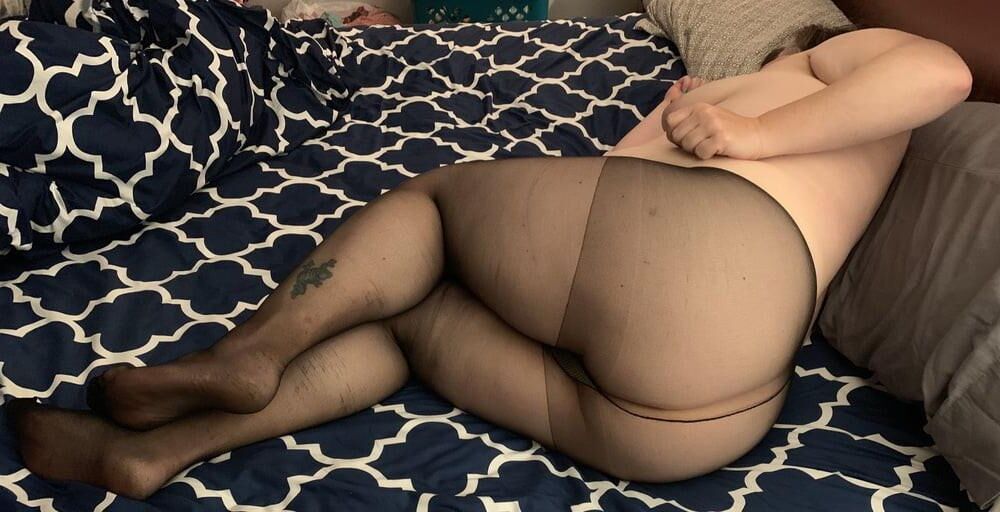 BBWの妻ジェニファーブラックパンティホース