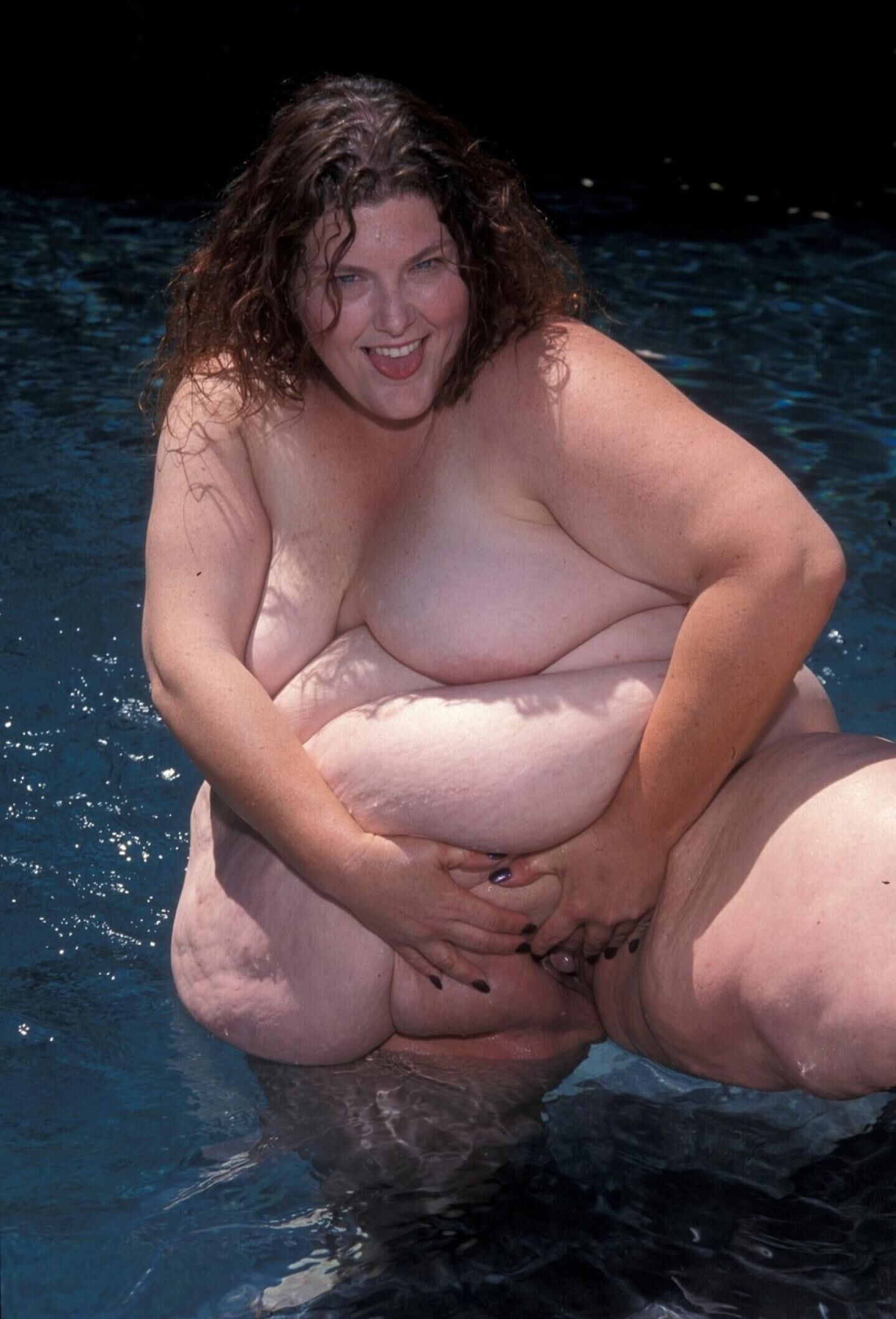 BBW BRIDGET FAT BELLY LIFE GUARD 