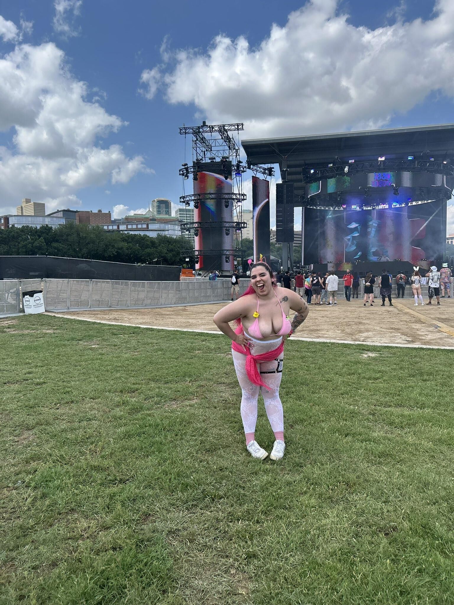 ダニの巨大なおっぱい大きなお尻ビューティーbbwラテンガールミックスホットショット