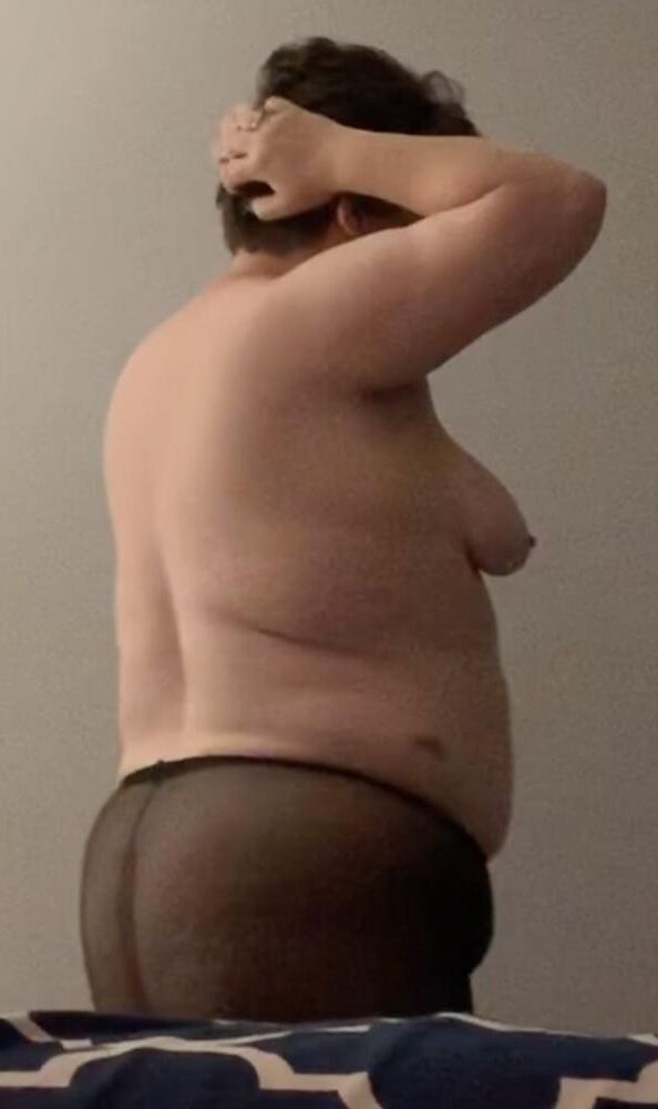 BBWの妻ジェニファーブラックパンティホース