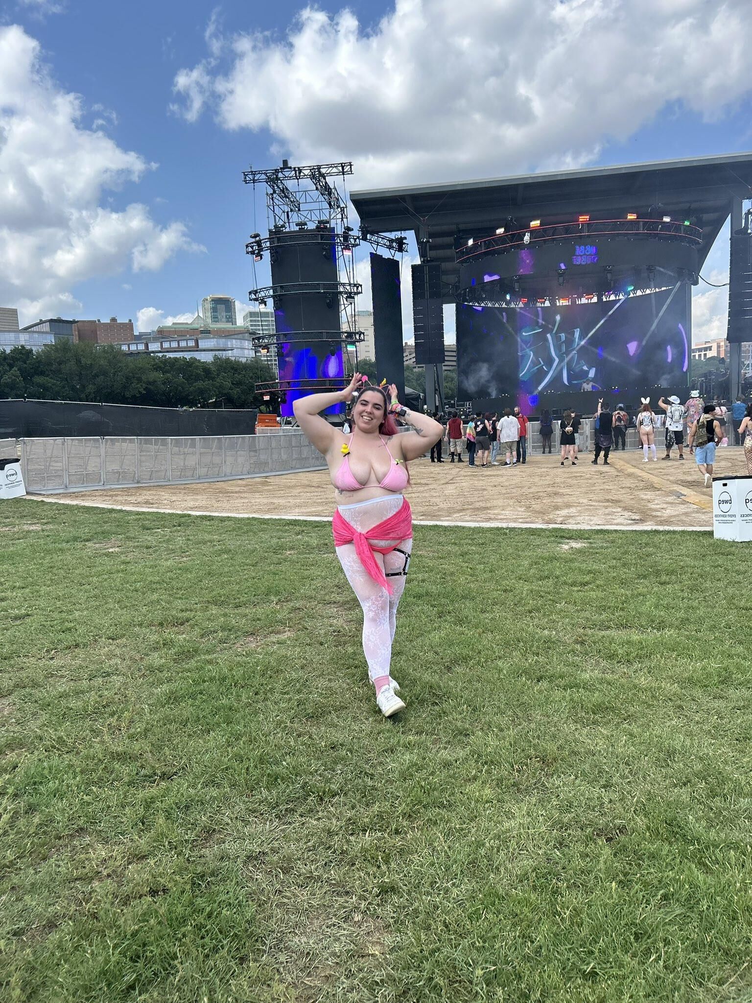 ダニの巨大なおっぱい大きなお尻ビューティーbbwラテンガールミックスホットショット