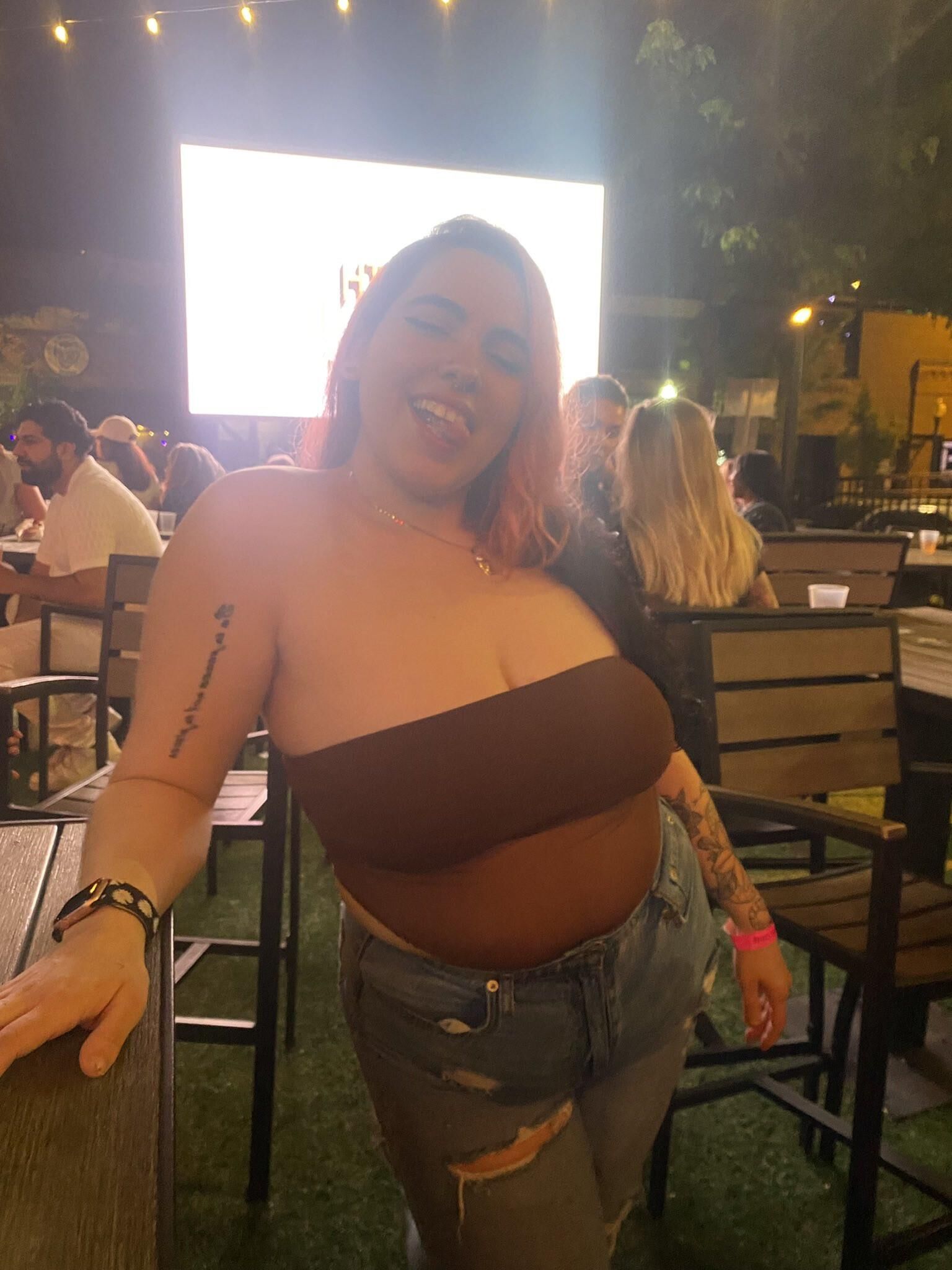 ダニの巨大なおっぱい大きなお尻ビューティーbbwラテンガールミックスホットショット