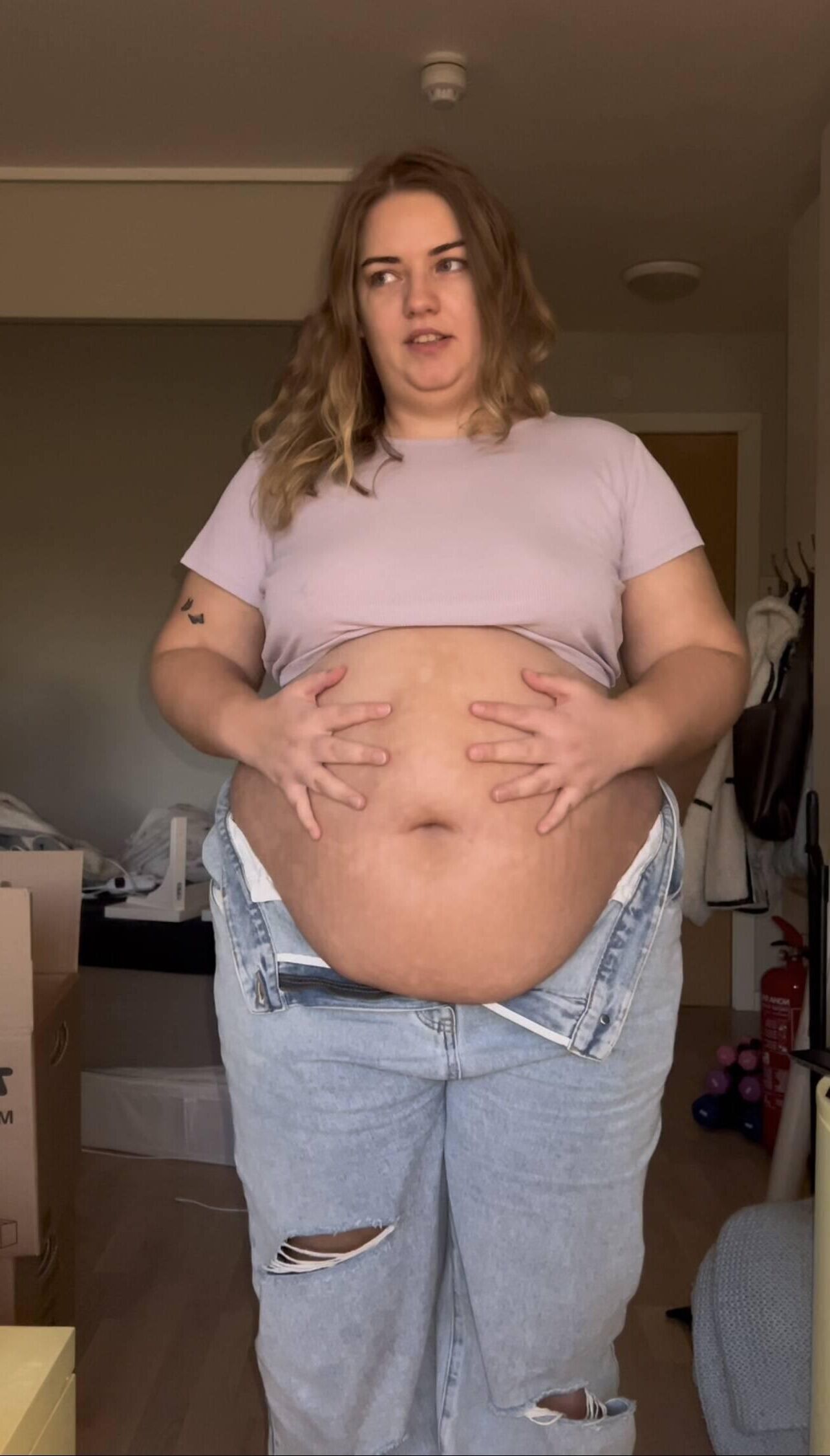 I Love Girls With Belly Hang