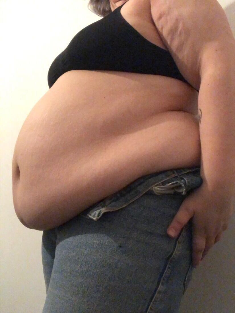 I Love Girls With Belly Hang
