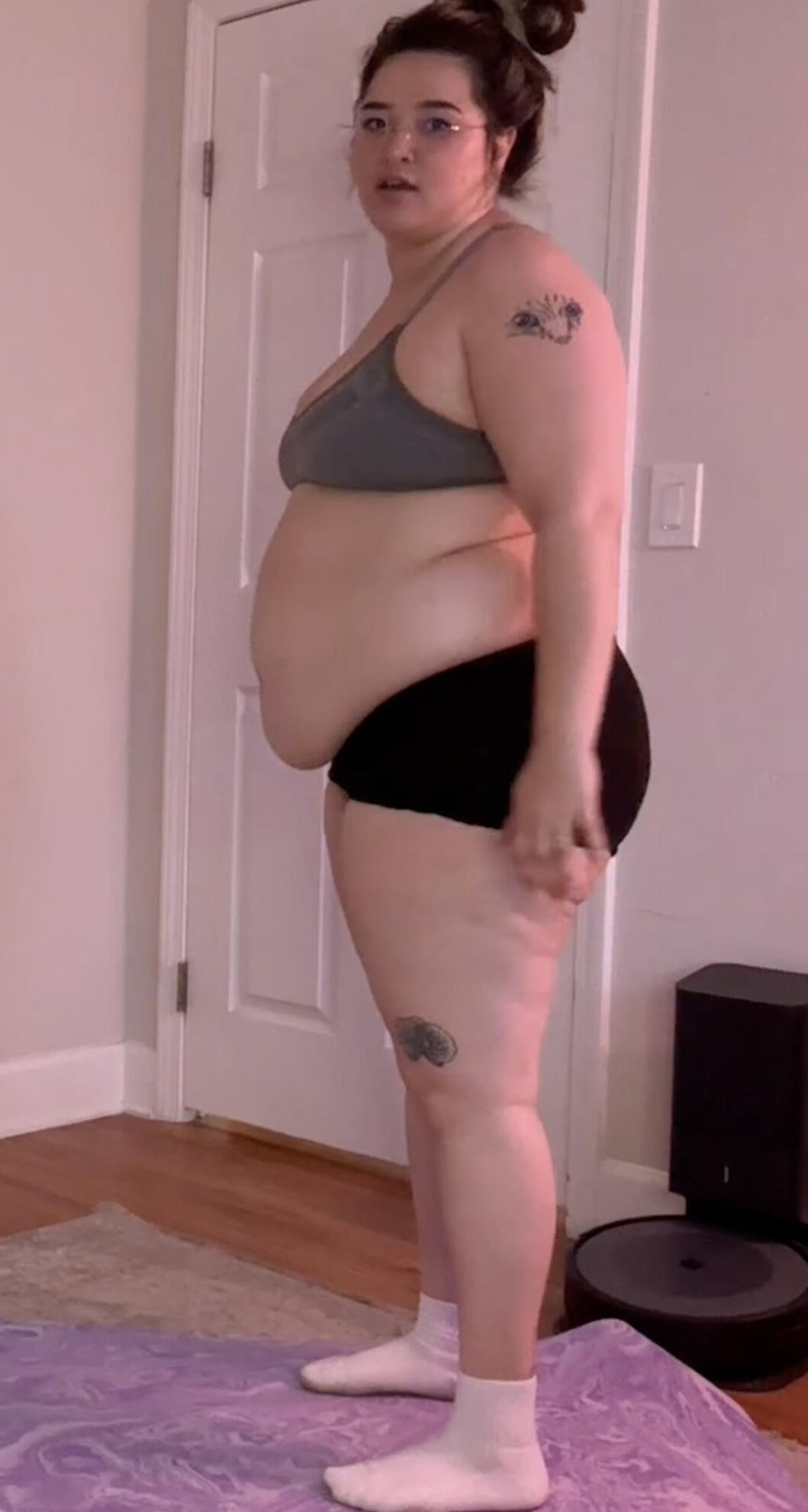 I Love Girls With Belly Hang