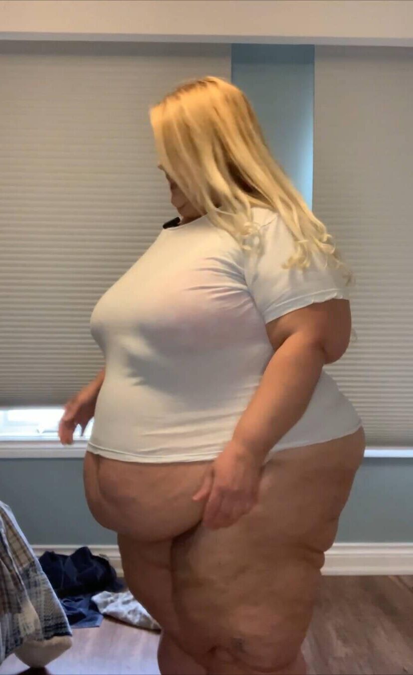 I Love Girls With Belly Hang