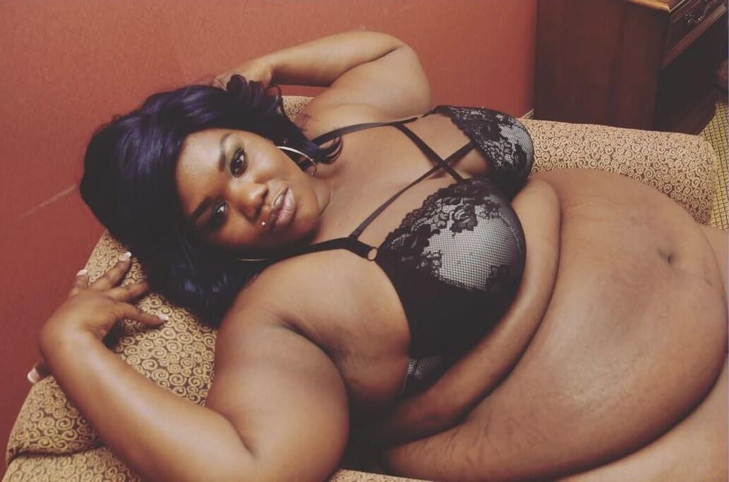 I Love Girls With Belly Hang