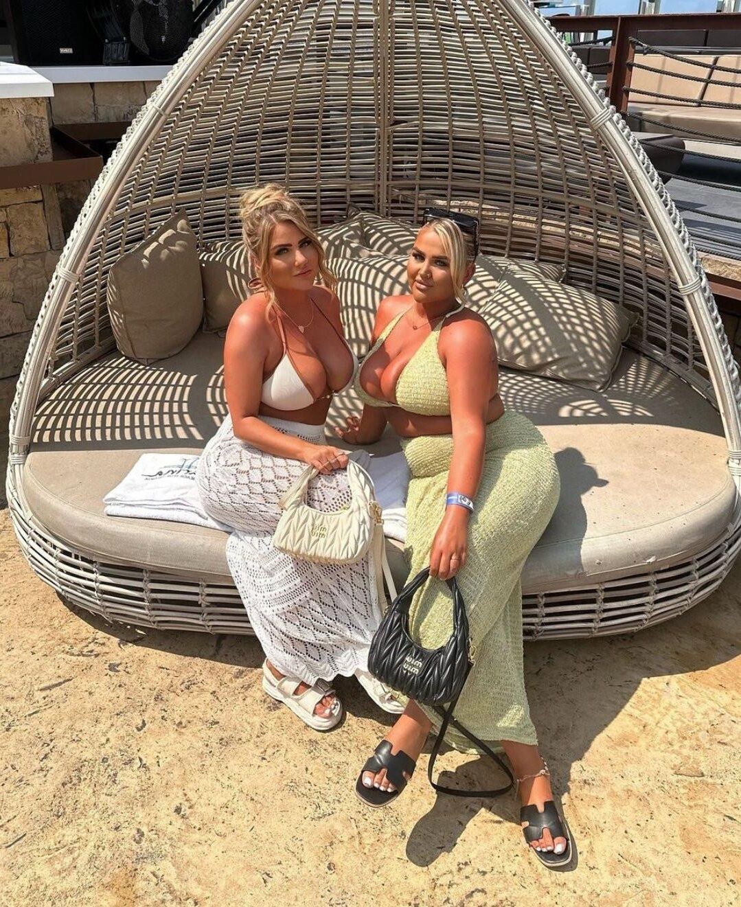 Filles sinueuses