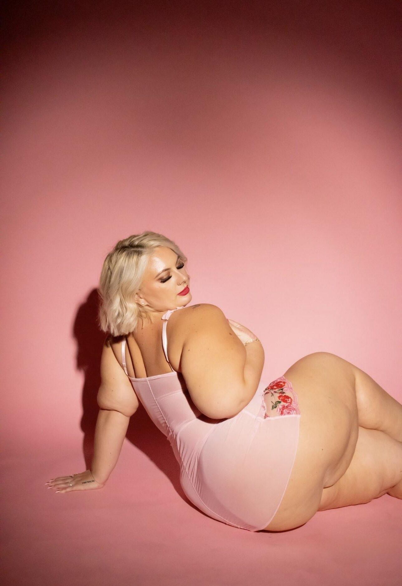 Haley Big Ass Большие сиськи великолепная блондинка BBW Girl смешанные горячие выстрелы