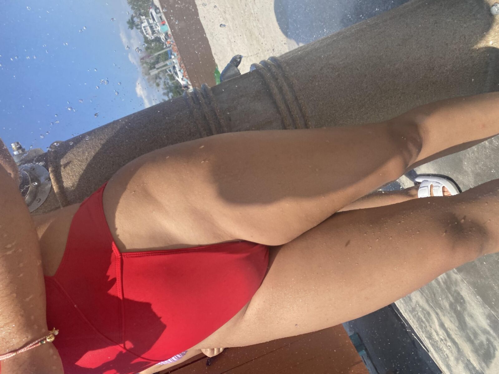 Unaware mature bodies on the beach which ones are bald 