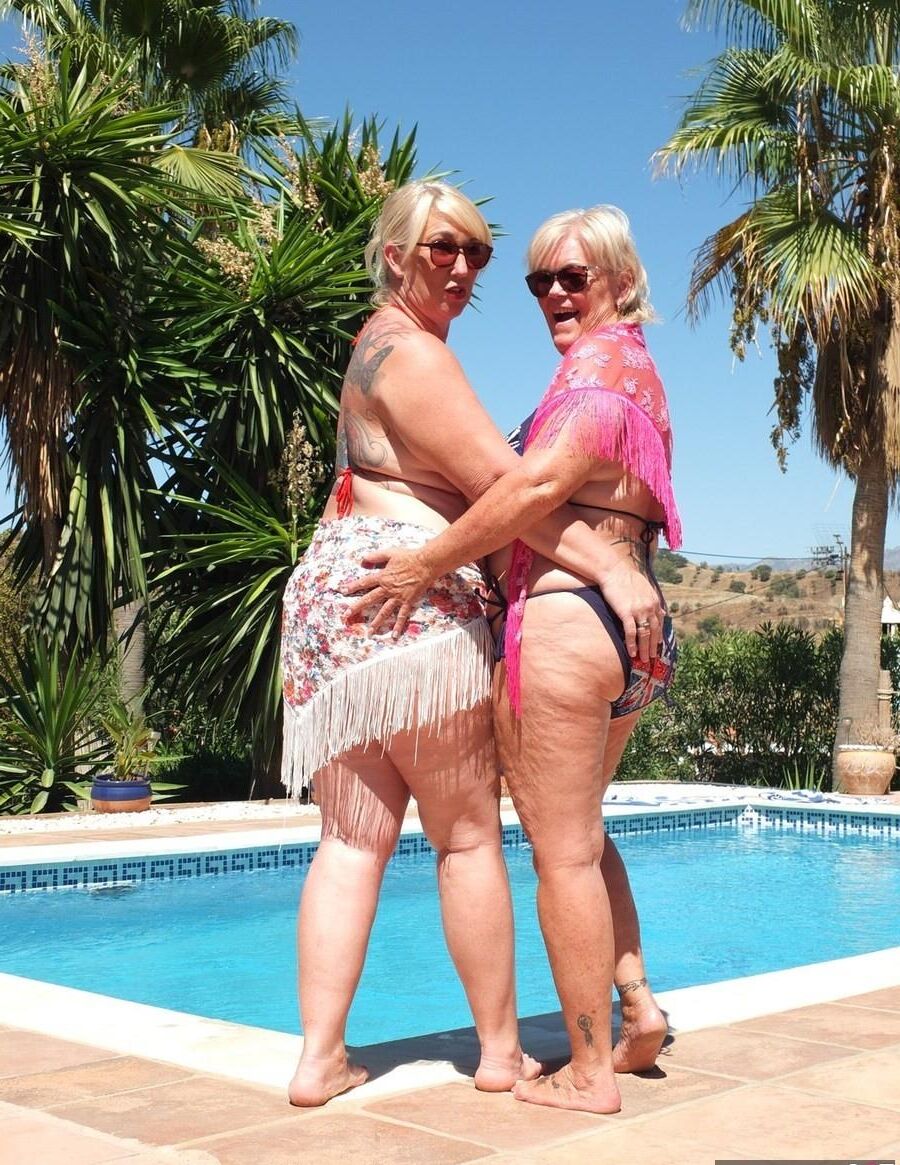 Deux bellas grosses guyres madura en al aire libre