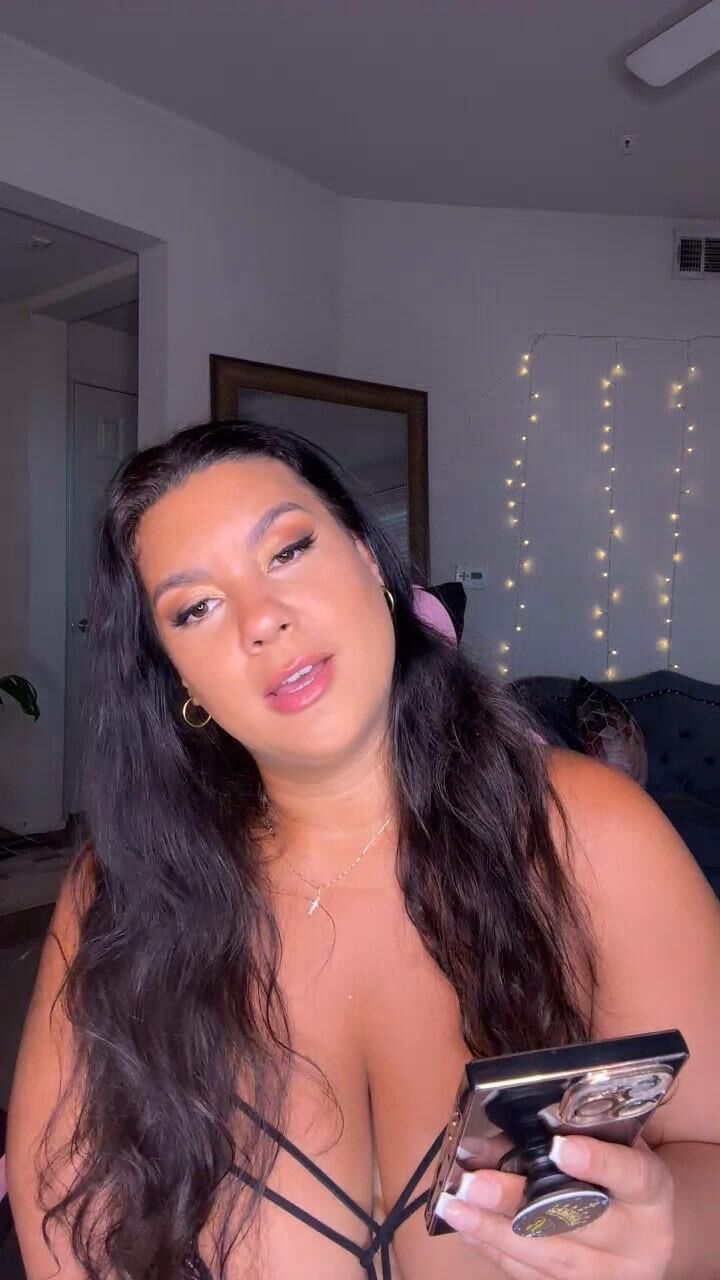 Briella énorme cul gros seins brunette bbw girl mixte tirs chauds