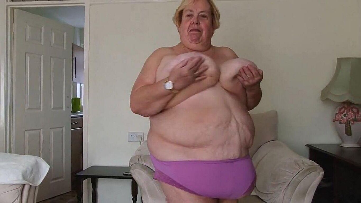TRULY BEAUTIFUL BOSOMS.....MATURE SSBBW WENDY 