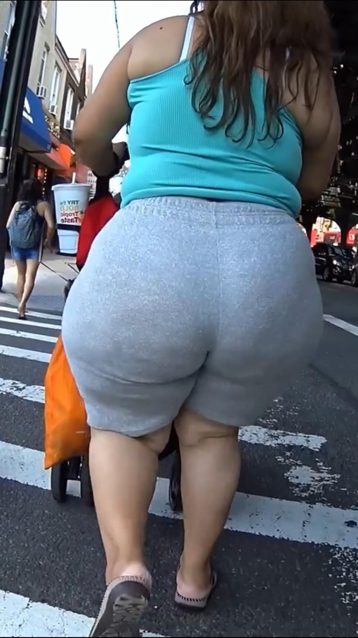 BBW grosso Milf Latina com Fatass e VPL Candid