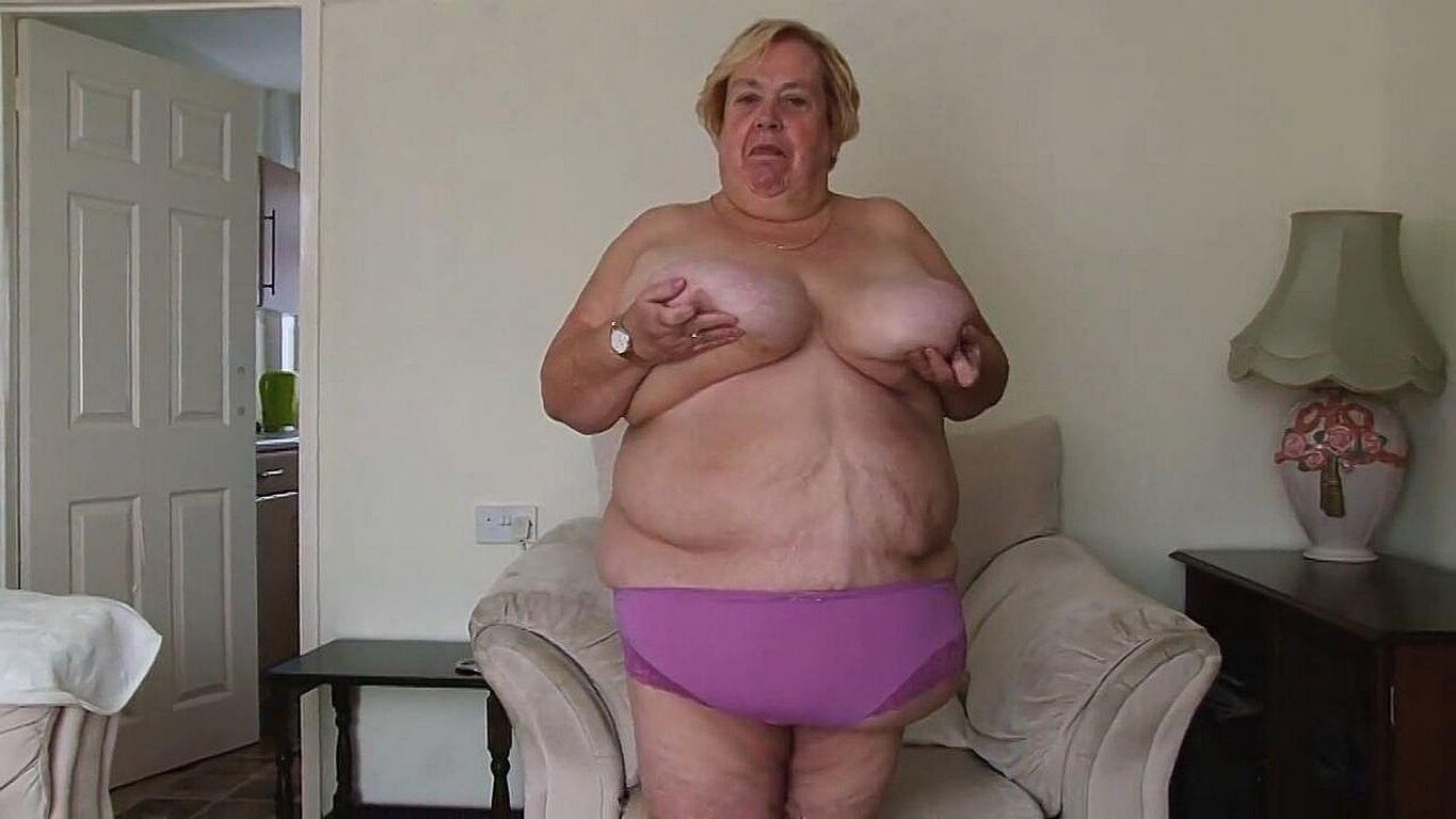 TRULY BEAUTIFUL BOSOMS.....MATURE SSBBW WENDY 