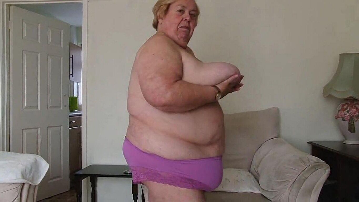 TRULY BEAUTIFUL BOSOMS.....MATURE SSBBW WENDY 