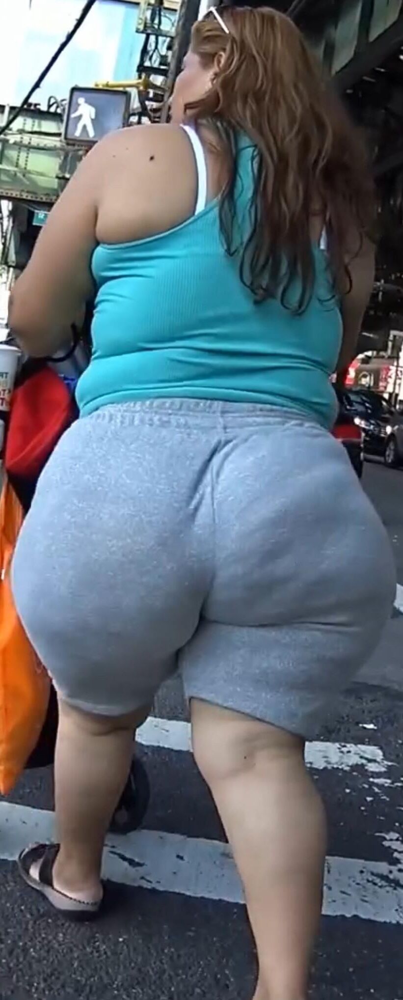 BBW grosso Milf Latina com Fatass e VPL Candid