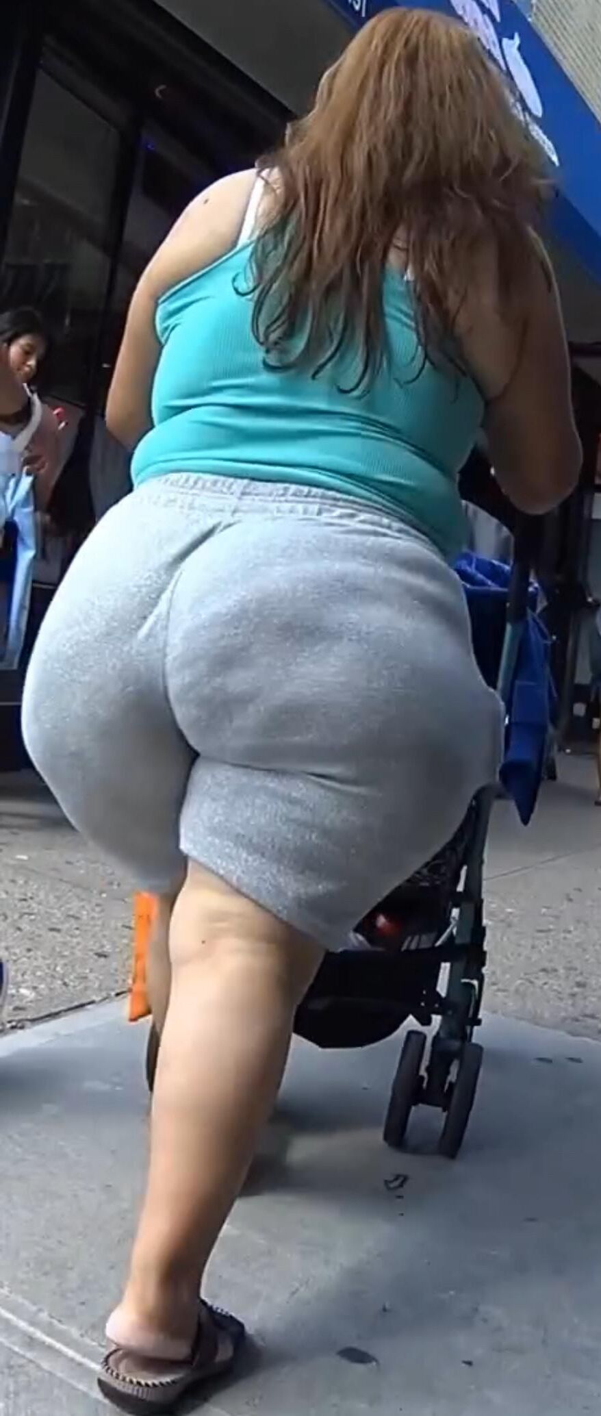 BBW grosso Milf Latina com Fatass e VPL Candid