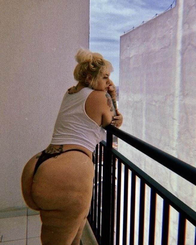 ルル巨大なお尻巨大なおっぱいブラジルの美しさBBWガールミックスショット