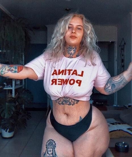 ルル巨大なお尻巨大なおっぱいブラジルの美しさBBWガールミックスショット