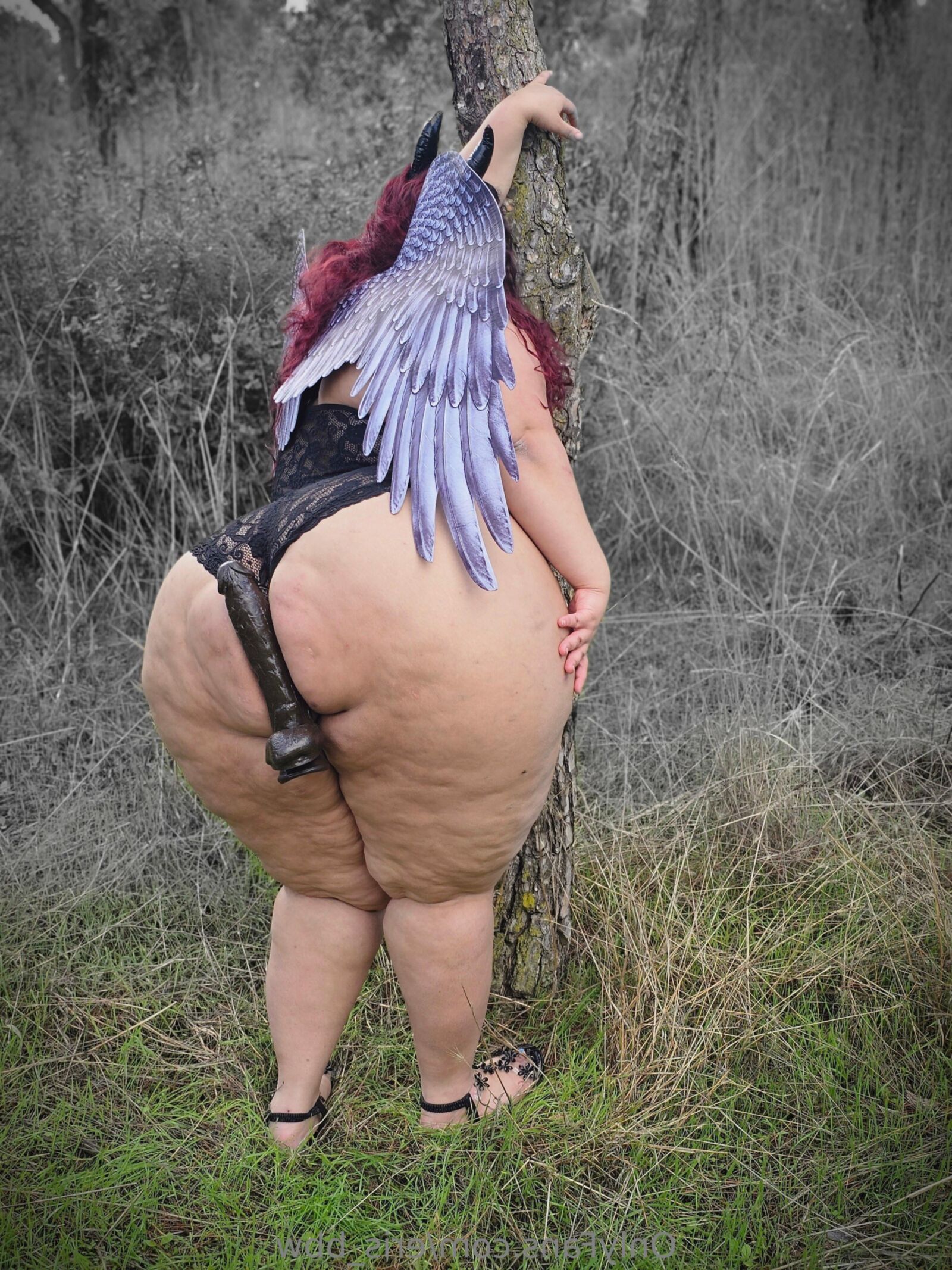 エリス巨大なお尻小さなおっぱいセクシーなラテン系BBWガールミックスホットショット