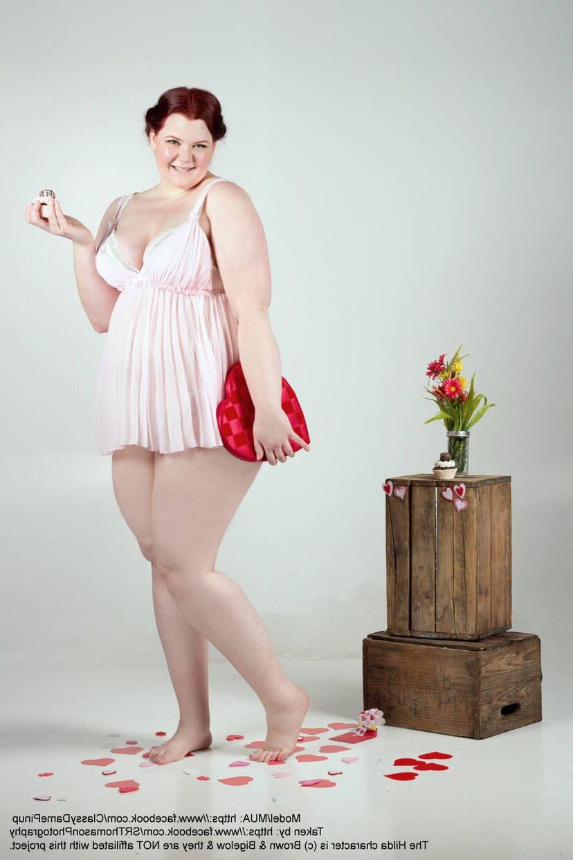 Beau modèle de taille plus nn