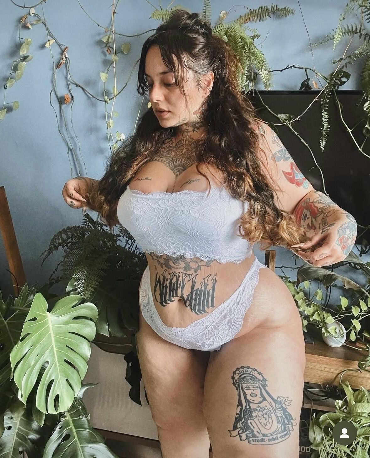 ルル巨大なお尻巨大なおっぱいブラジルの美しさBBWガールミックスショット