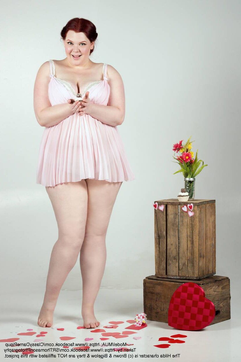 Beau modèle de taille plus nn