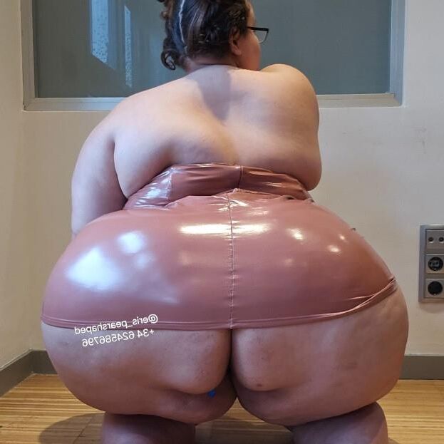 エリス巨大なお尻小さなおっぱいセクシーなラテン系BBWガールミックスホットショット