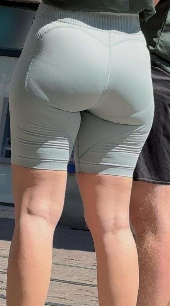 お尻の公開ディスプレイ