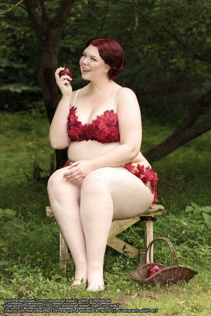Beau modèle de taille plus nn