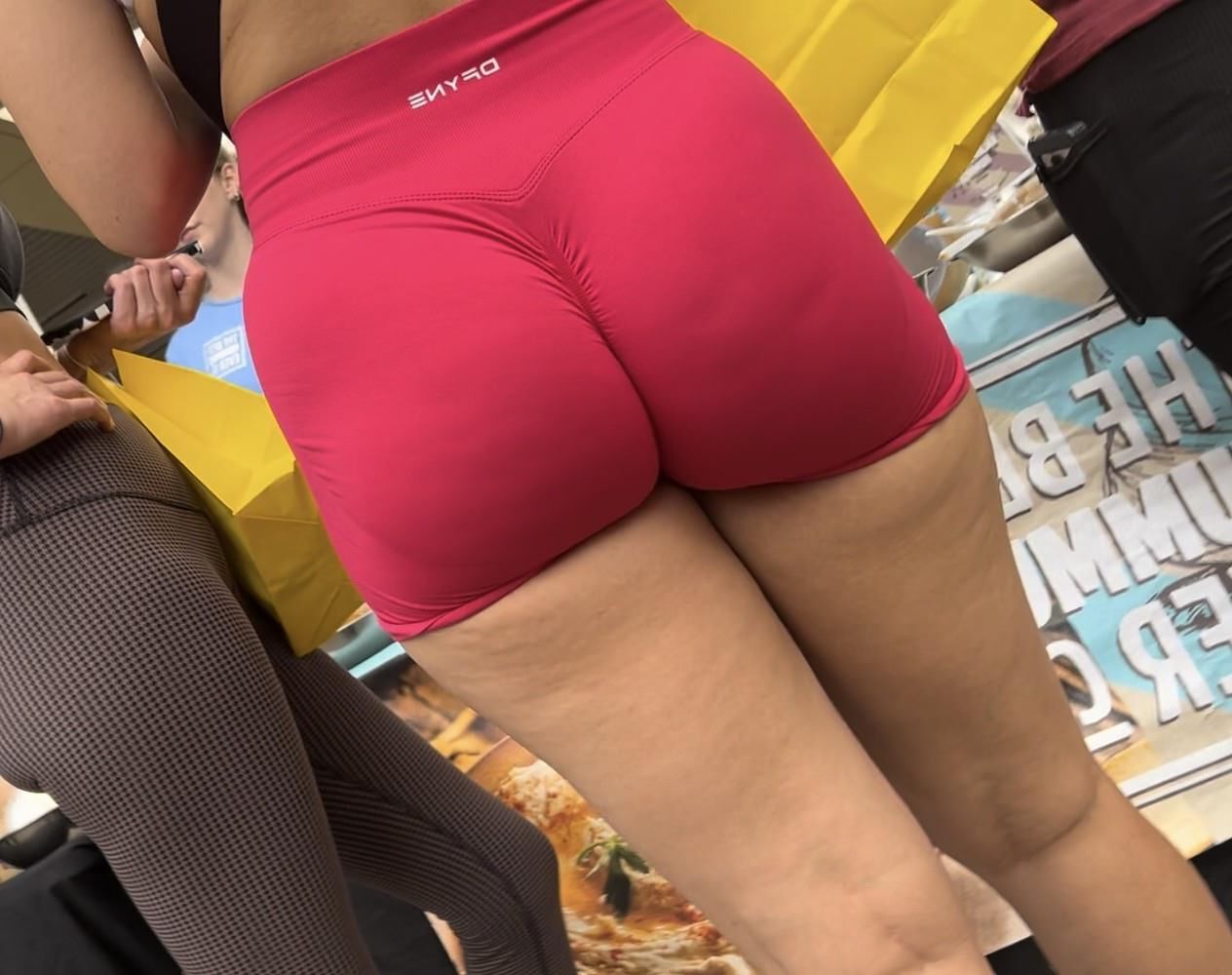 お尻の公開ディスプレイ