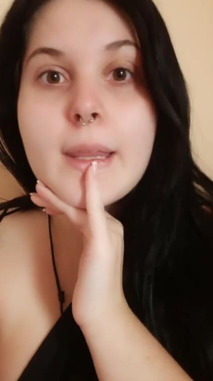 彼女のおっぱい、猫、脂肪の腹を露出した脂肪の醜い豚ジュリア