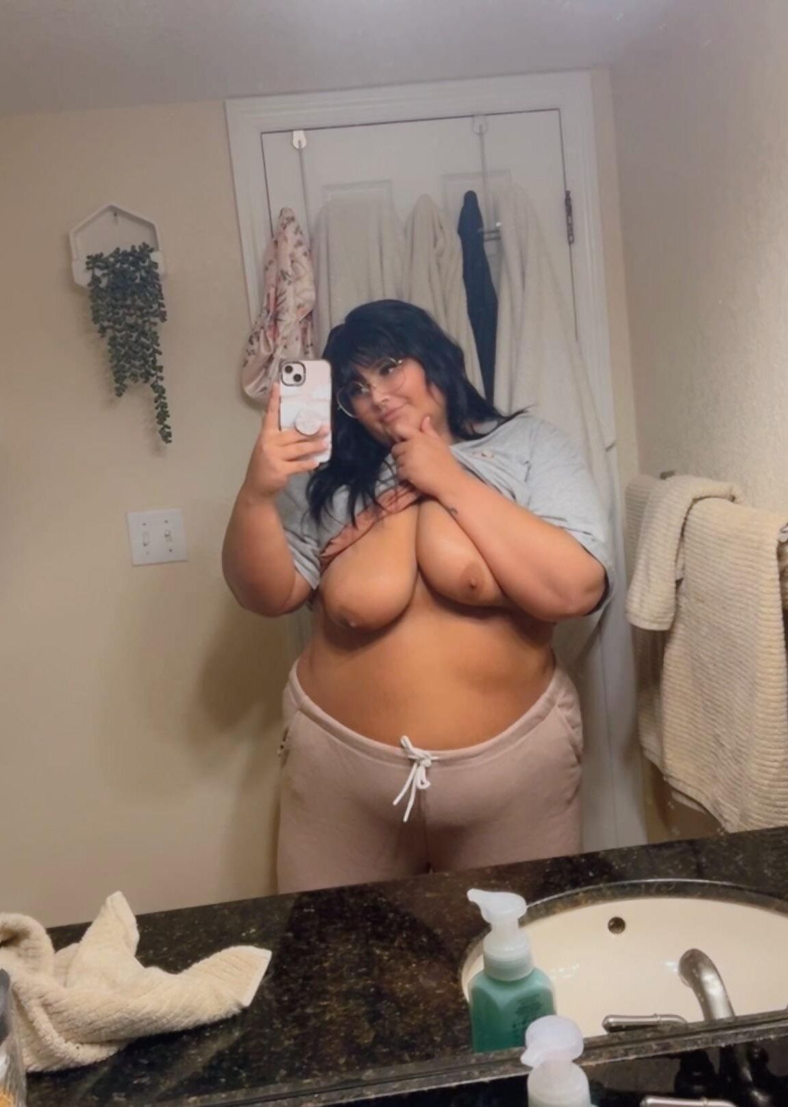 Très jolie brune bbw