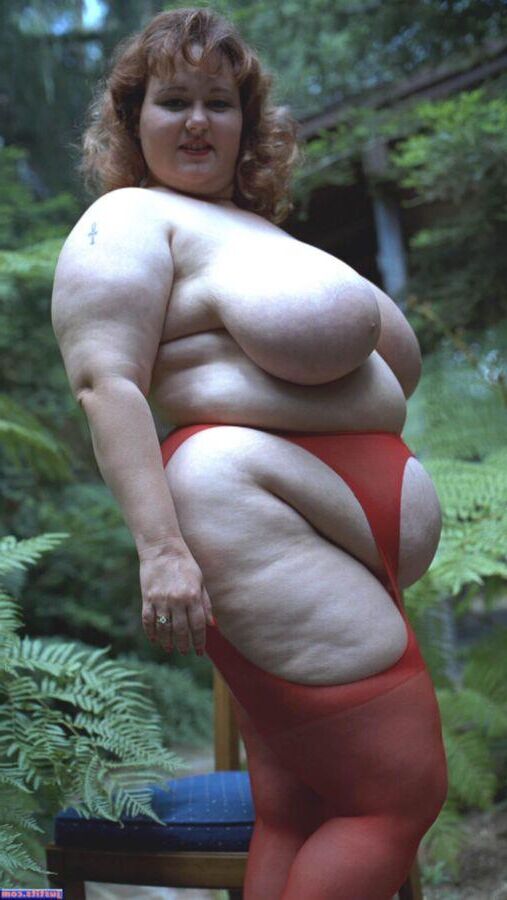 BBW Mel avec d'énormes seins flasques