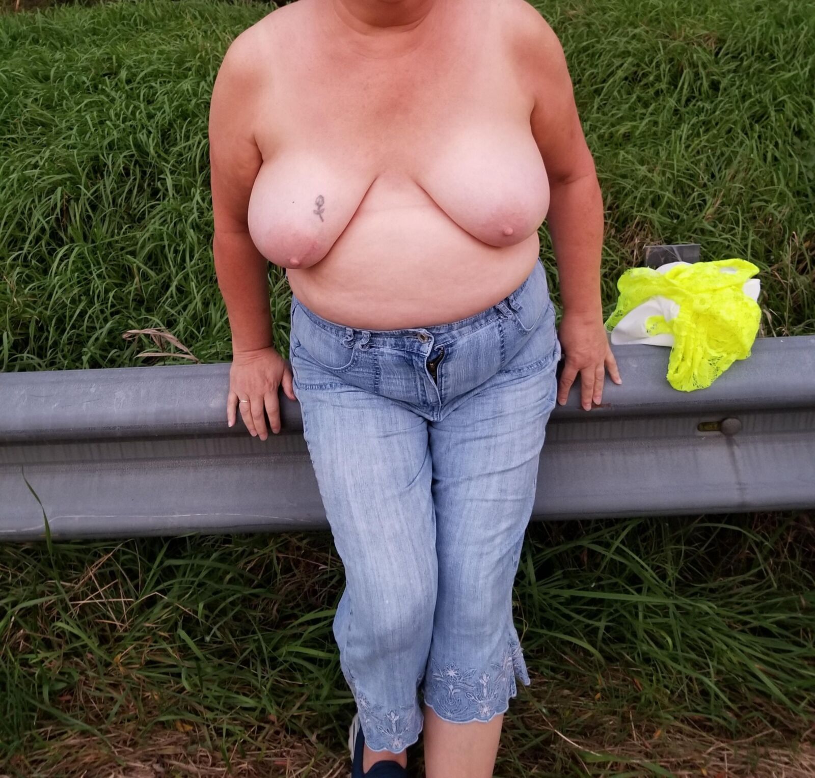 Grand-mère qui veut être vue Y.O.