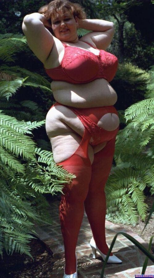 BBW Mel avec d'énormes seins flasques