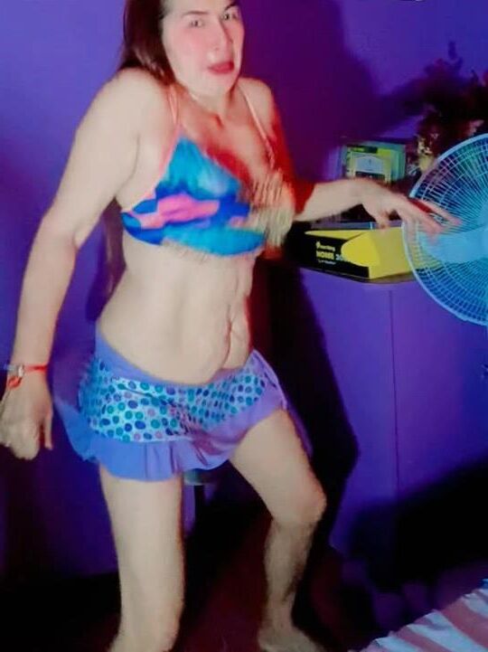 She still have her slappy belly